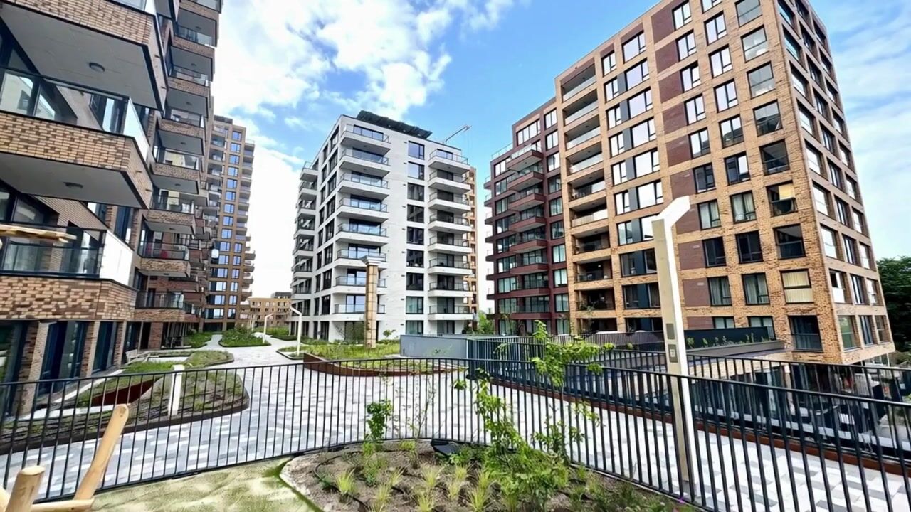 Video of Mahoniehout 411