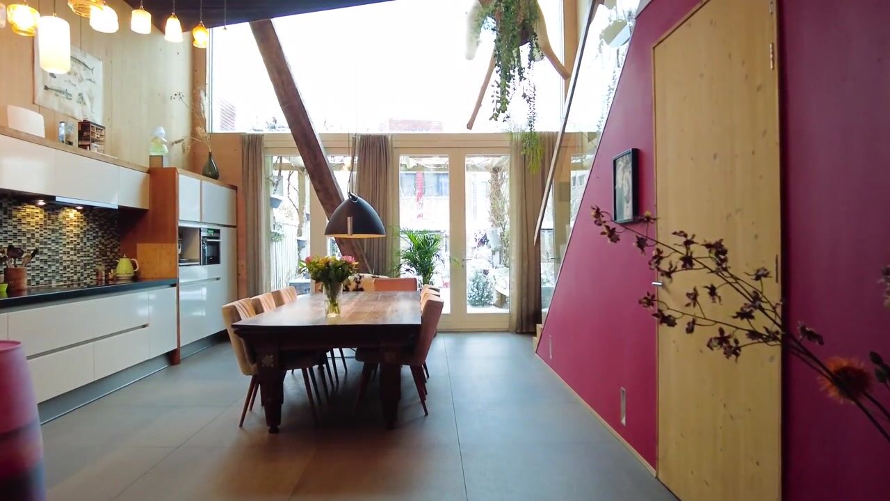 Video van Edmond Halleylaan 46