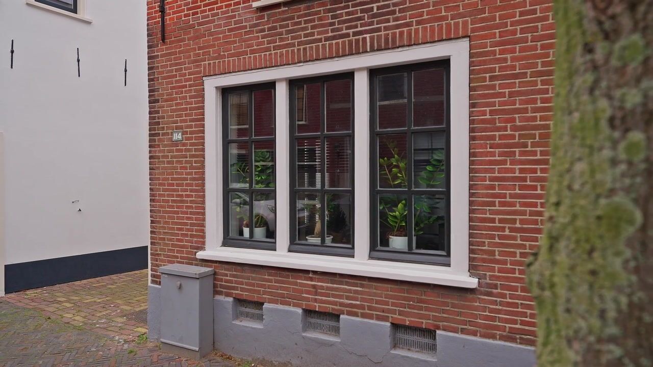 Bekijk video van Voorstraat 114