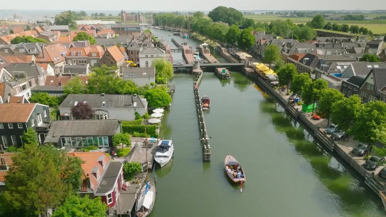 Bekijk video van De Werf bij de Sluis in Muiden