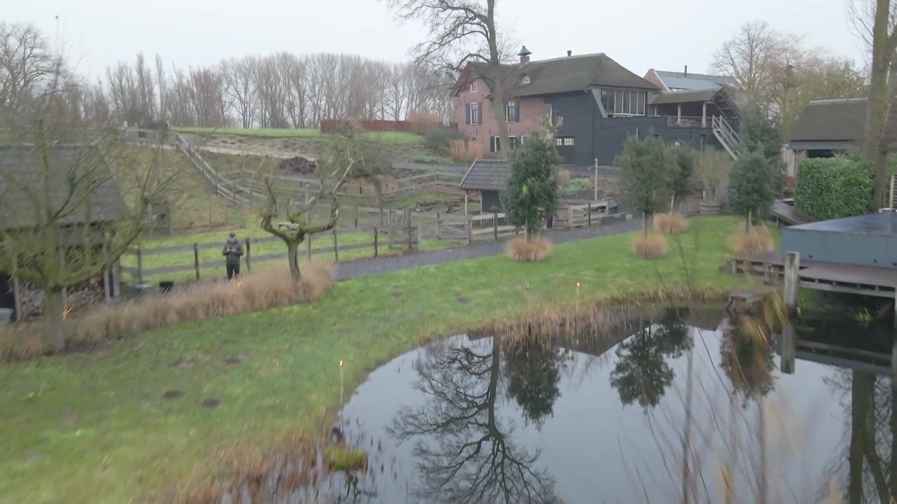 Bekijk video van Zuiderlingedijk 103