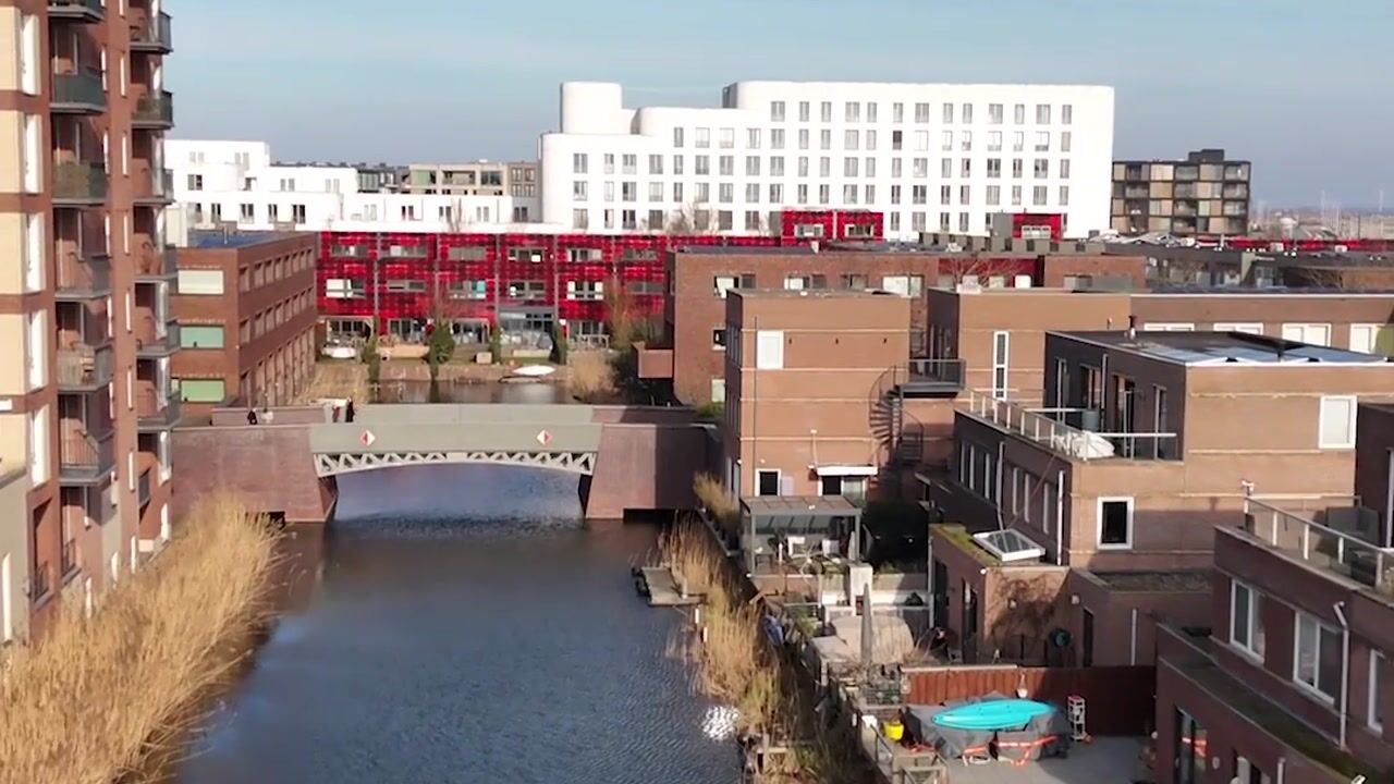 Video van Eva Besnyöstraat 354