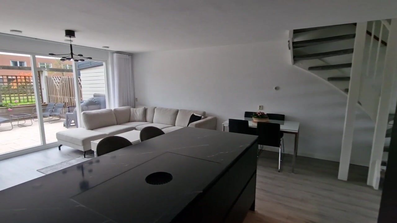 Video van Carry van Bruggenhof 111