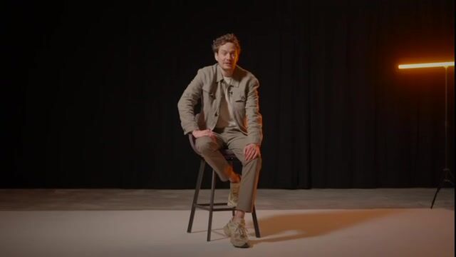 Bekijk video van NOMI