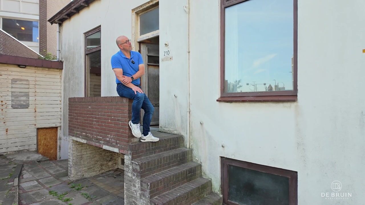 Video van Parallel Boulevard 210