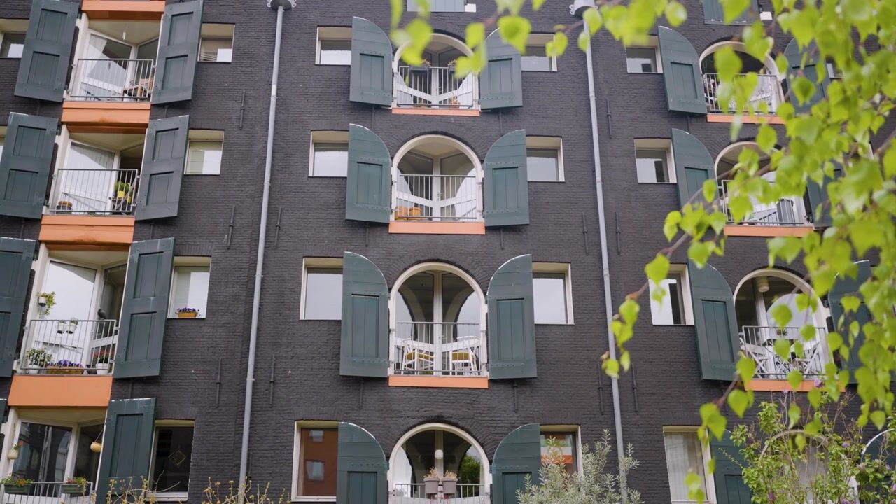 Video van Nieuwe Uilenburgerstraat 15-P