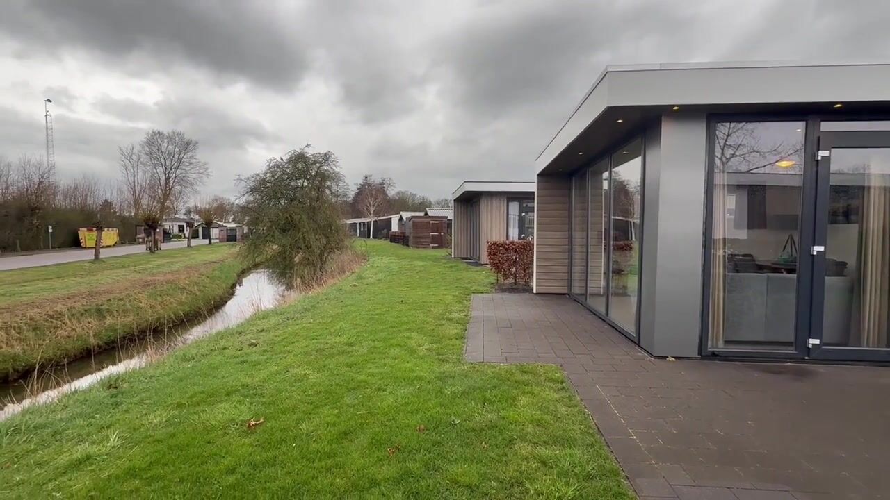 Video van Randmeerweg 8-443
