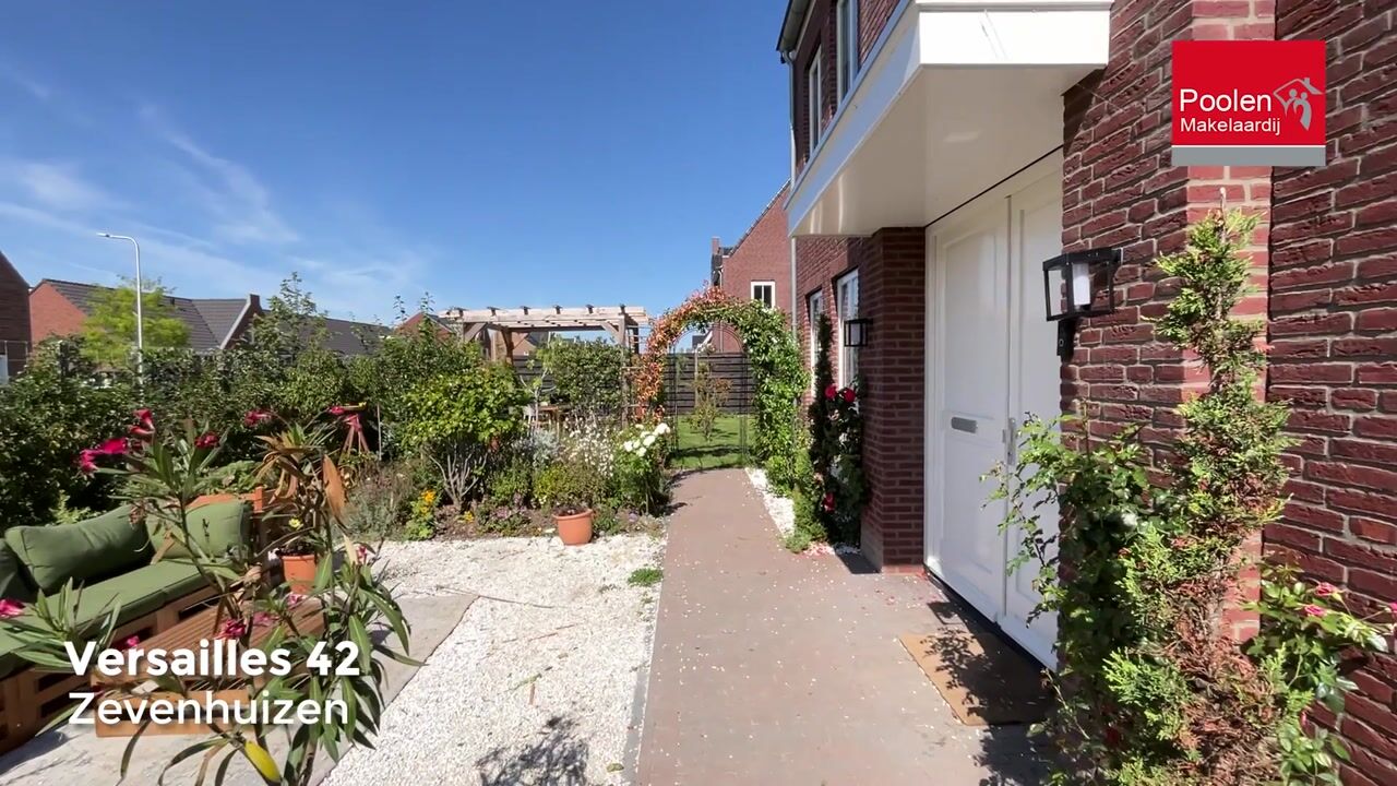 Video of Versailles 42