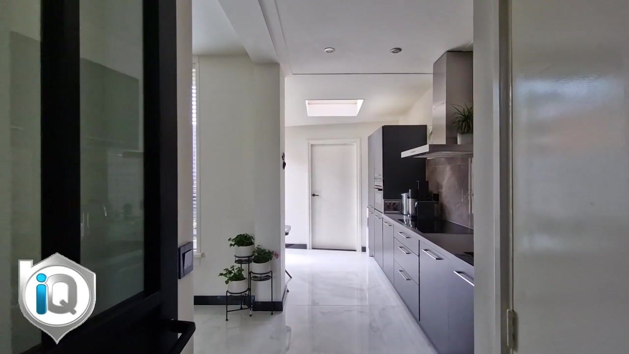 Video van Van Karnebeekstraat 21