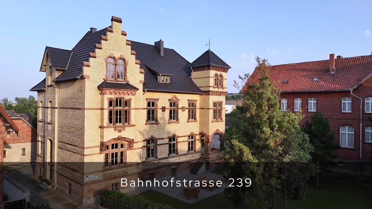 View video of Bahnhofstraße 239