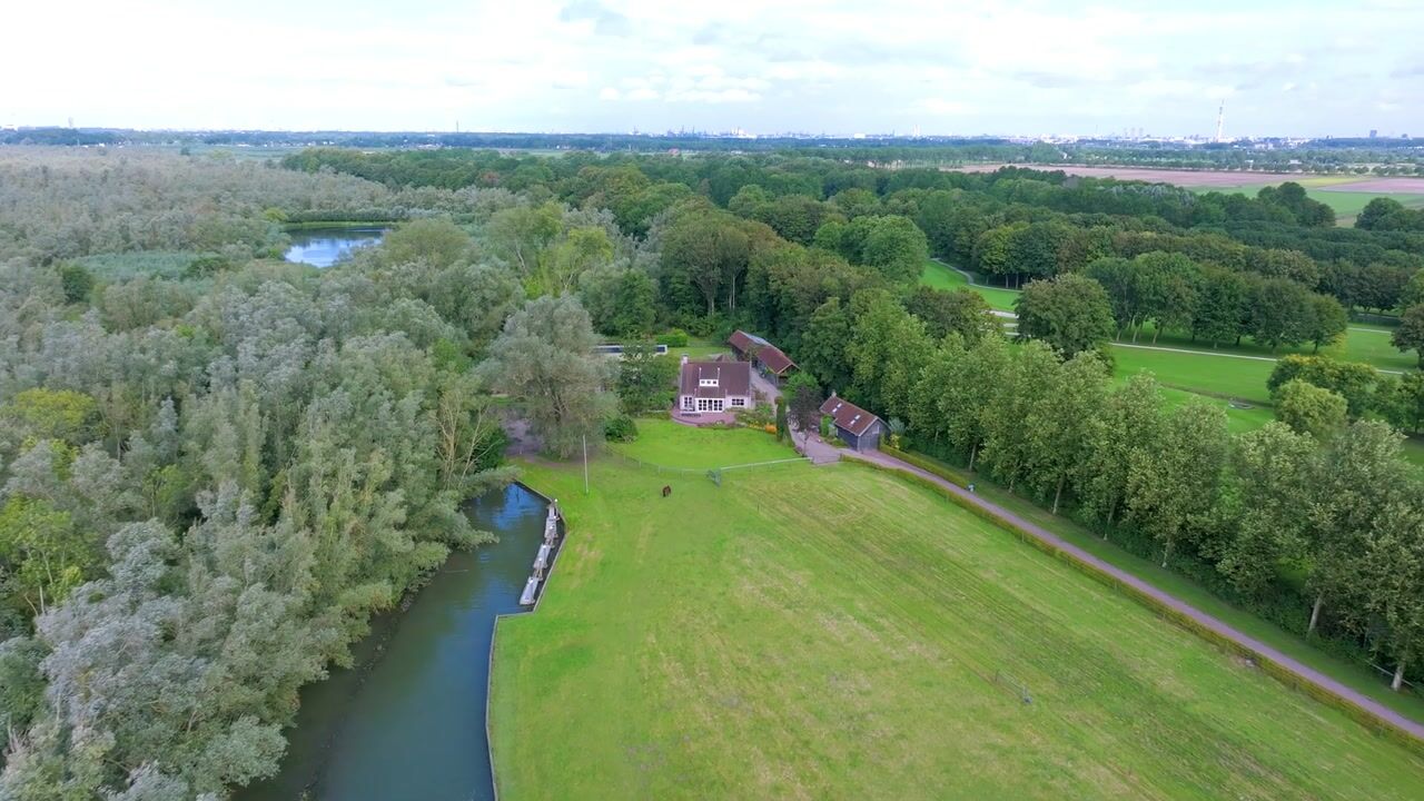 Bekijk video van Veerweg 8