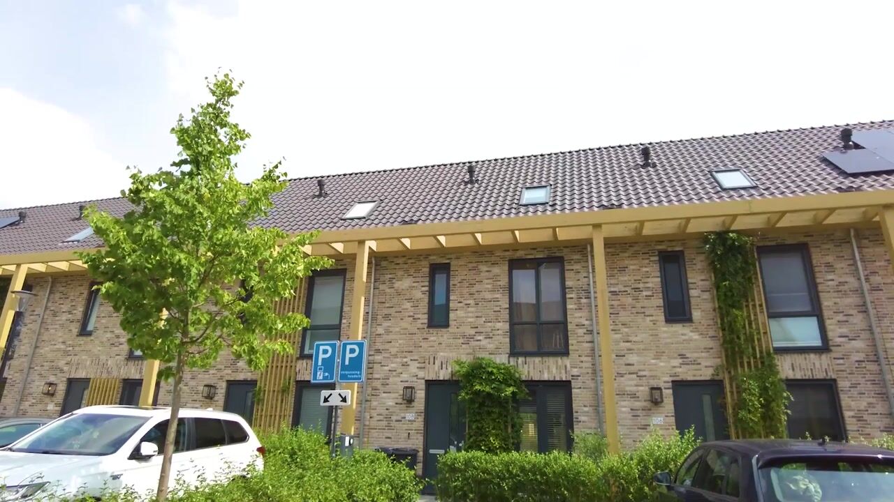 Video of Zwembaan 108