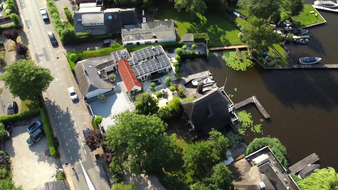 Bekijk video van Oud-Loosdrechtsedijk 263