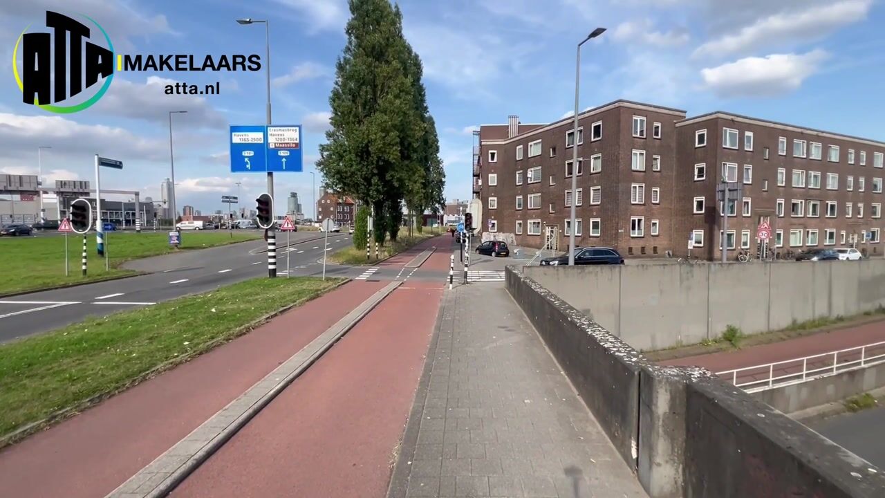 Bekijk video van Maastunnelplein 22-B