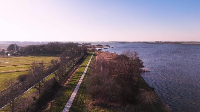 Bekijk video van Hofparken - De Groningse Meren