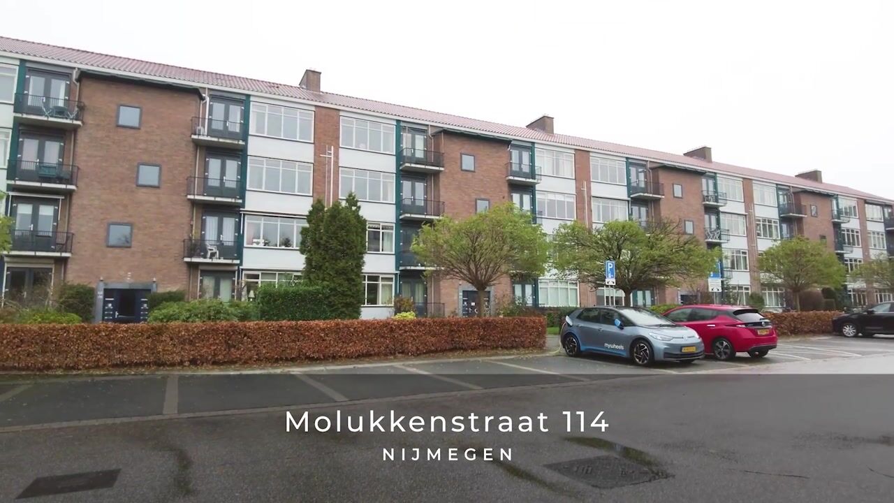 Bekijk video van Molukkenstraat 114