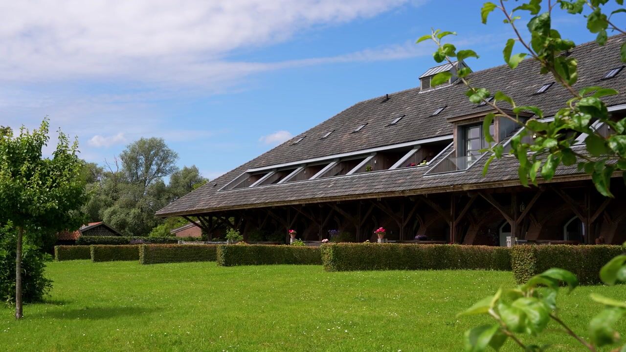 Bekijk video van Aan de Rijn 14-H