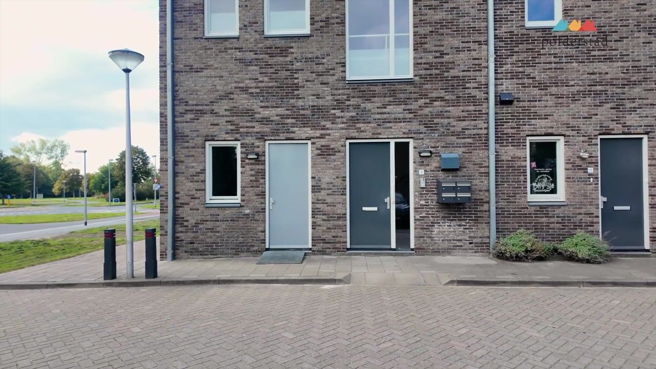 Bekijk video van Kebajastraat 5