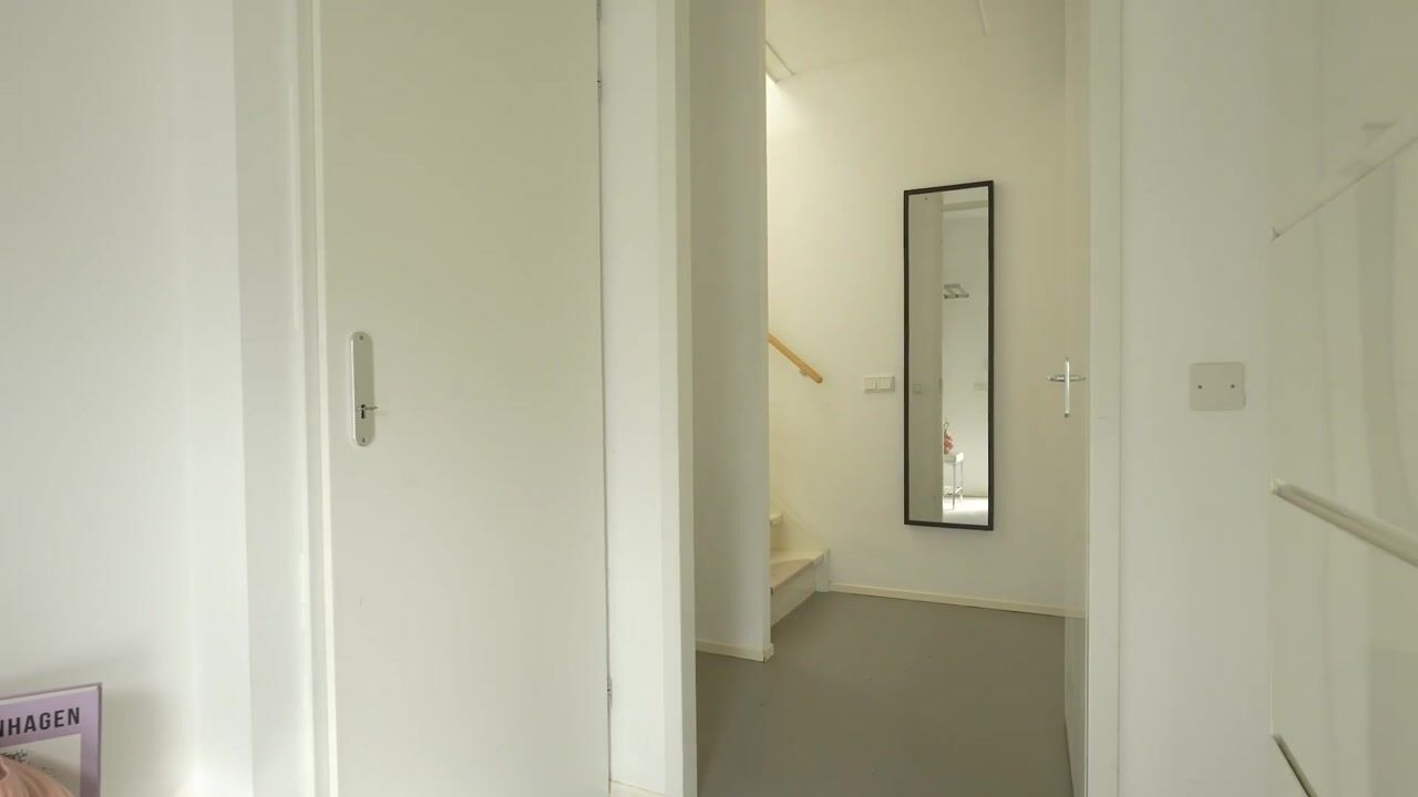 Video of Eva Besnyöstraat 617