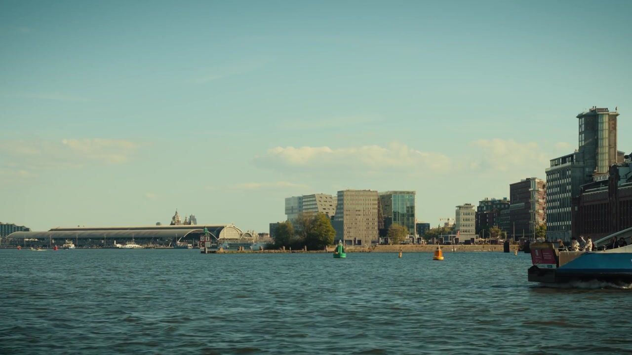 Bekijk video van Boegbeeld - NDSM
