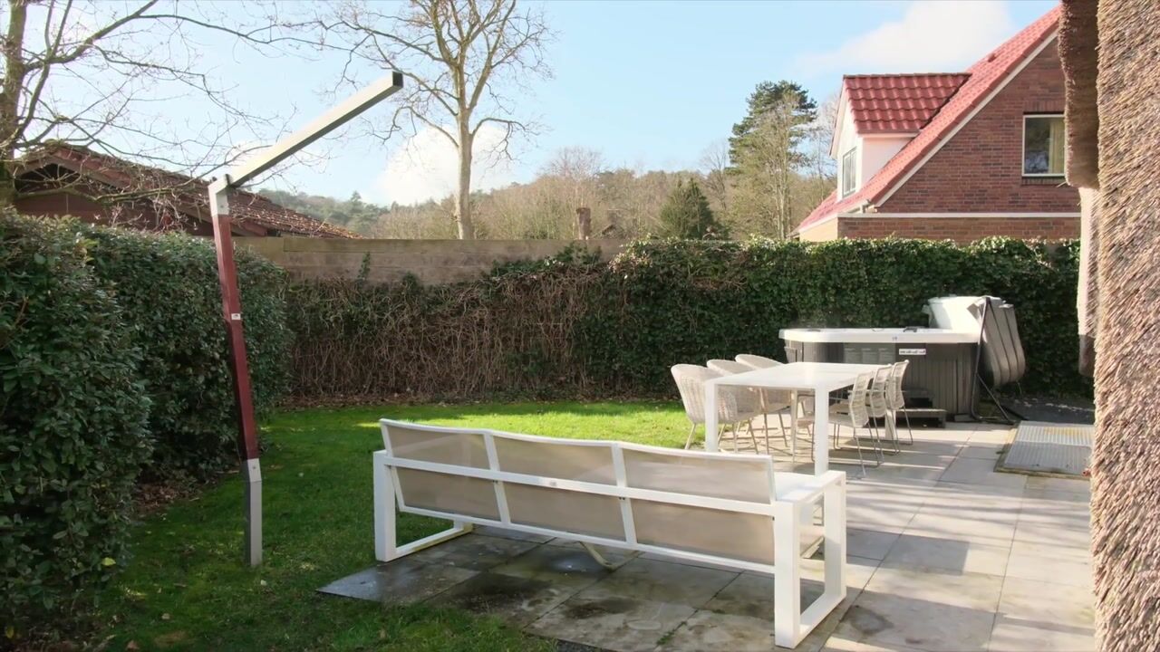 Video of Burgemeester Peecklaan 8-001