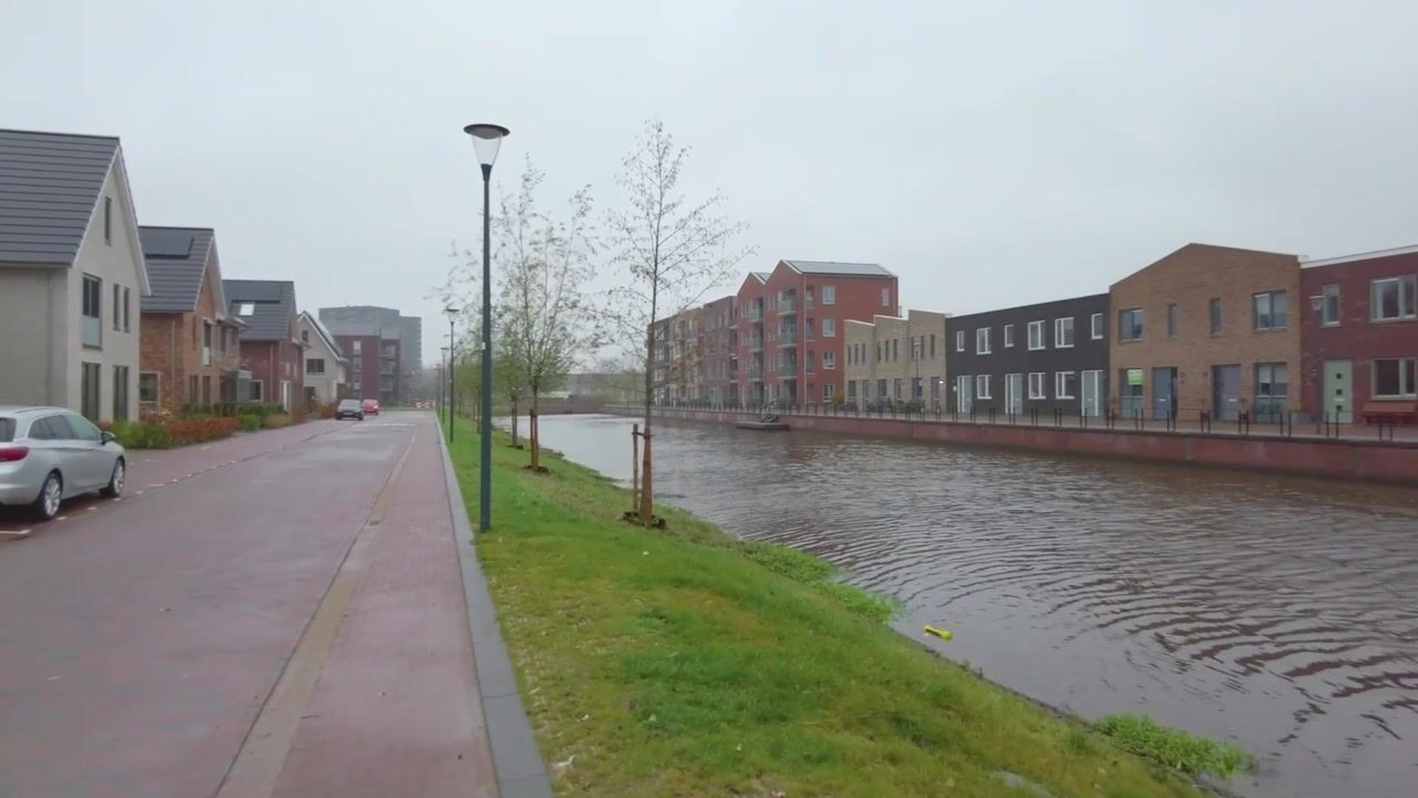 Bekijk video van Vogeltjesmarkt 63