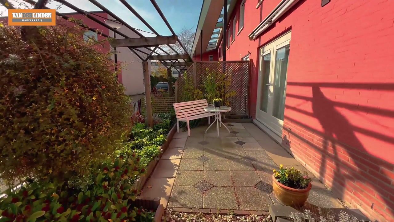 Video of Karmozijnhof 2