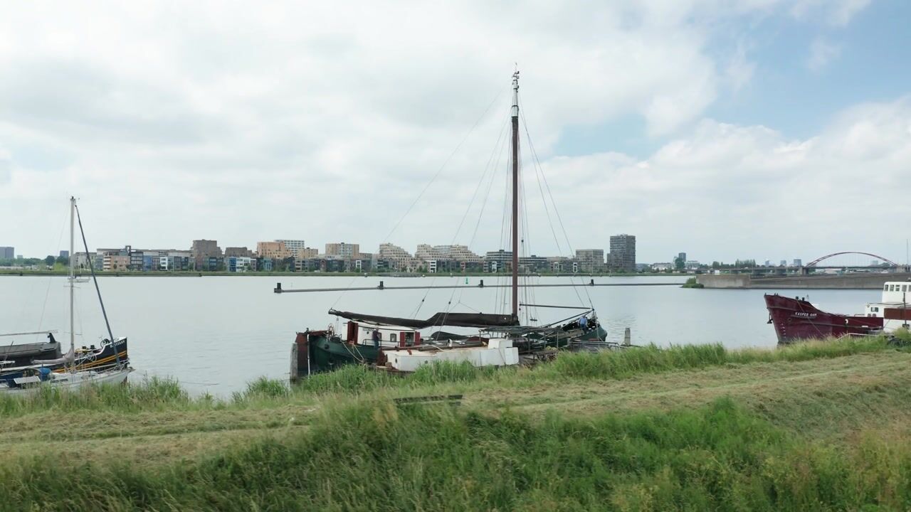 Bekijk video van Durgerdammerdijk 1009