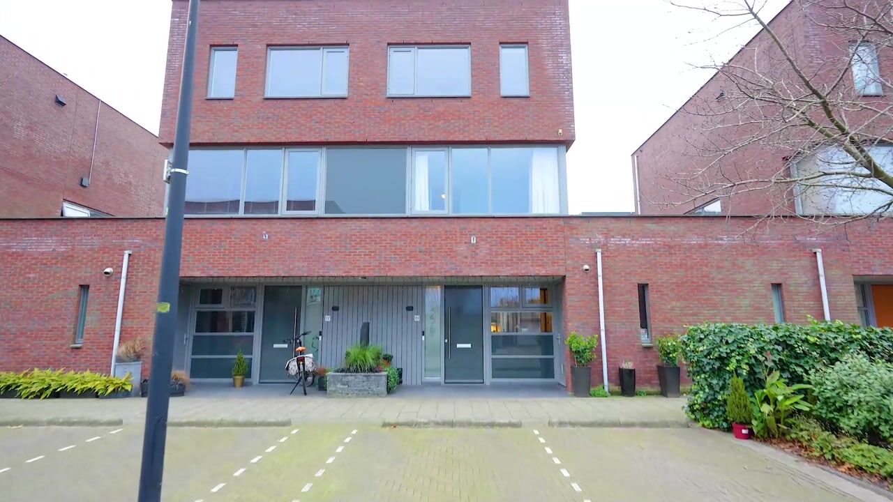 Bekijk video van Emmensstraat 19