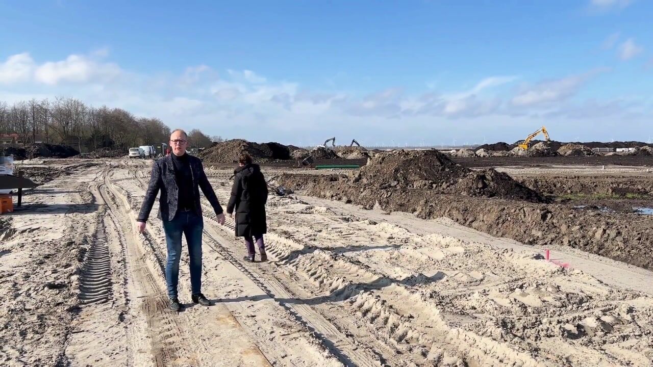 Bekijk video van Hofwoning tweekapper Windroos (Bouwnr. 55)