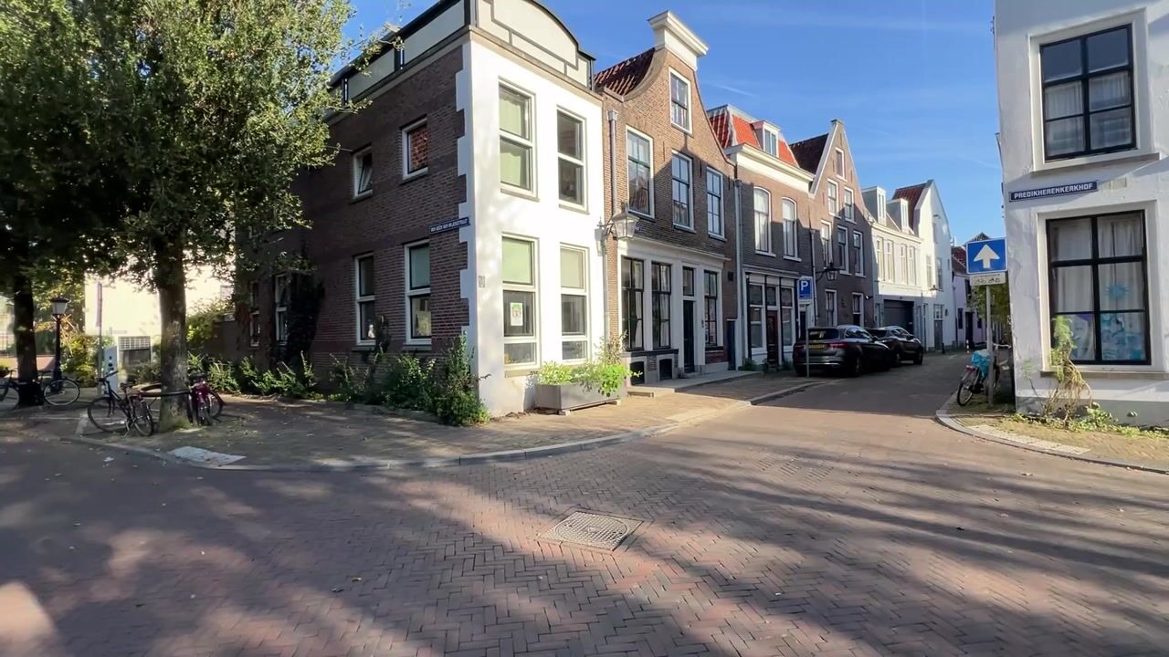 Bekijk video van Lange Lauwerstraat 34-A