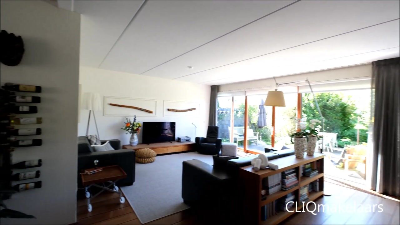 Video of Marga Klompéland 32