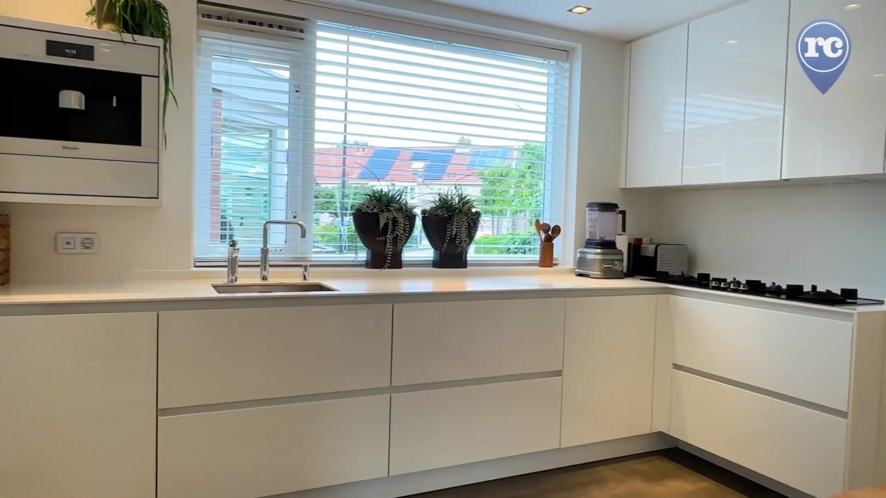 Video of Anton Deenplein 17