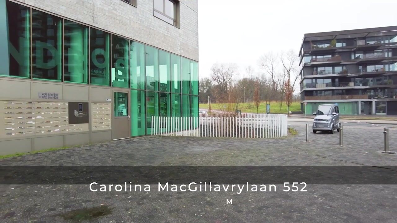 Video van Carolina MacGillavrylaan 552