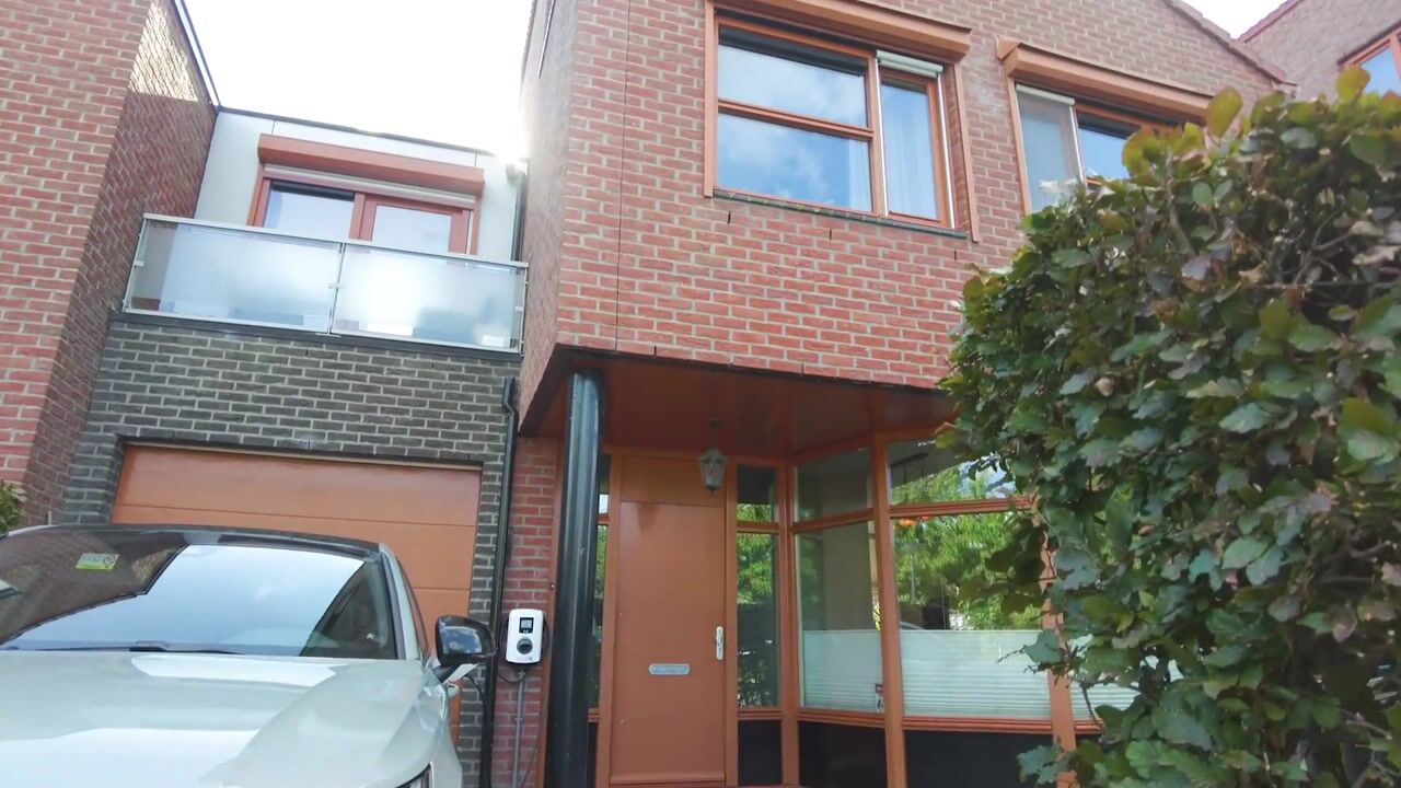 Video of Marga Klompéland 13