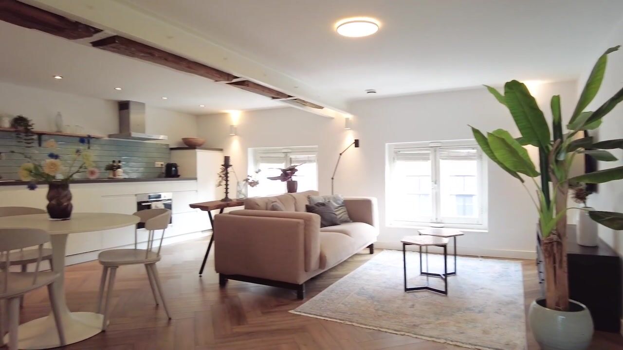 Video van Warmoesstraat 24-B