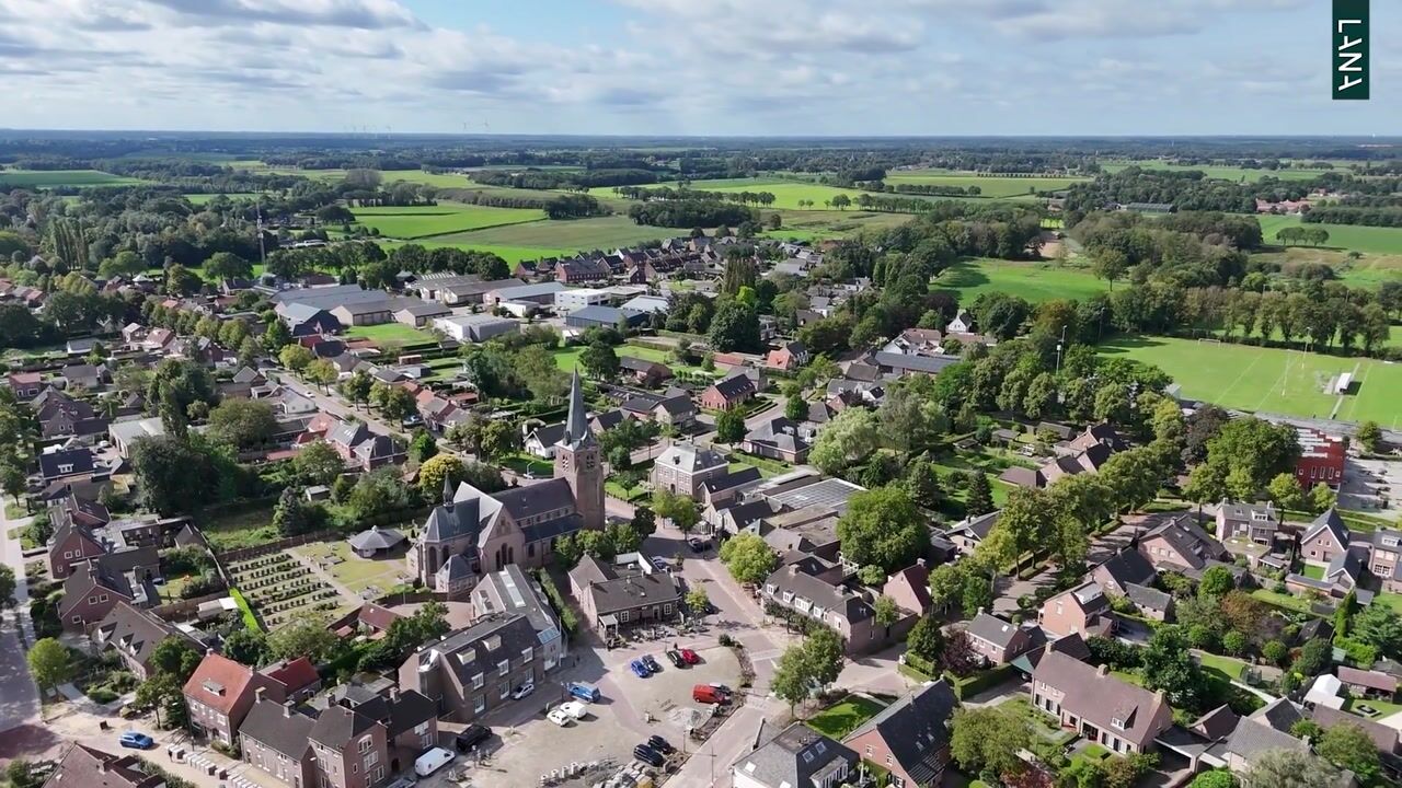 Bekijk video van Dorpsplein 22