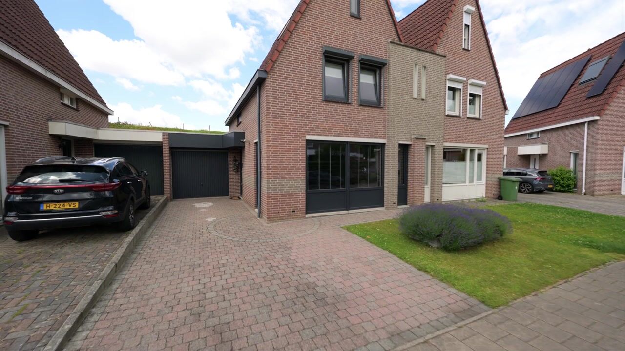 Video van Mies van der Rohestraat 28