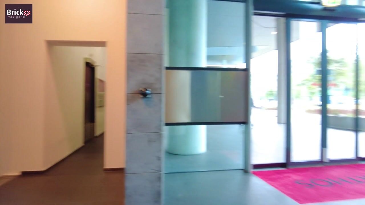 Bekijk video van Winkelcentrum Woensel 207