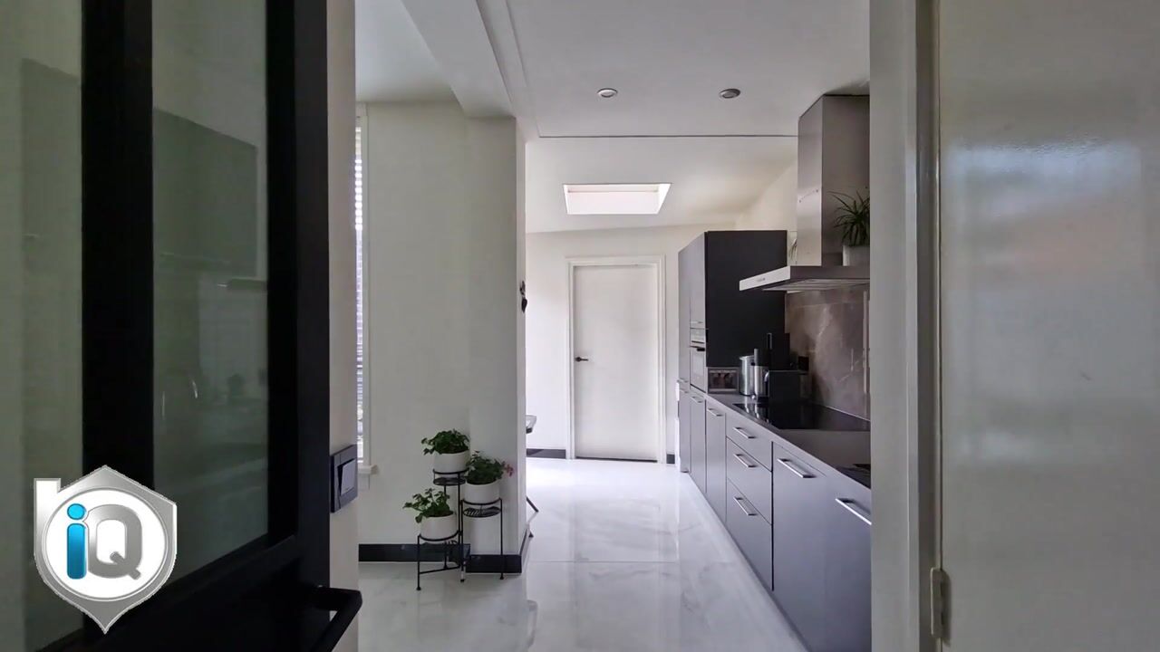 Video van Van Karnebeekstraat 21
