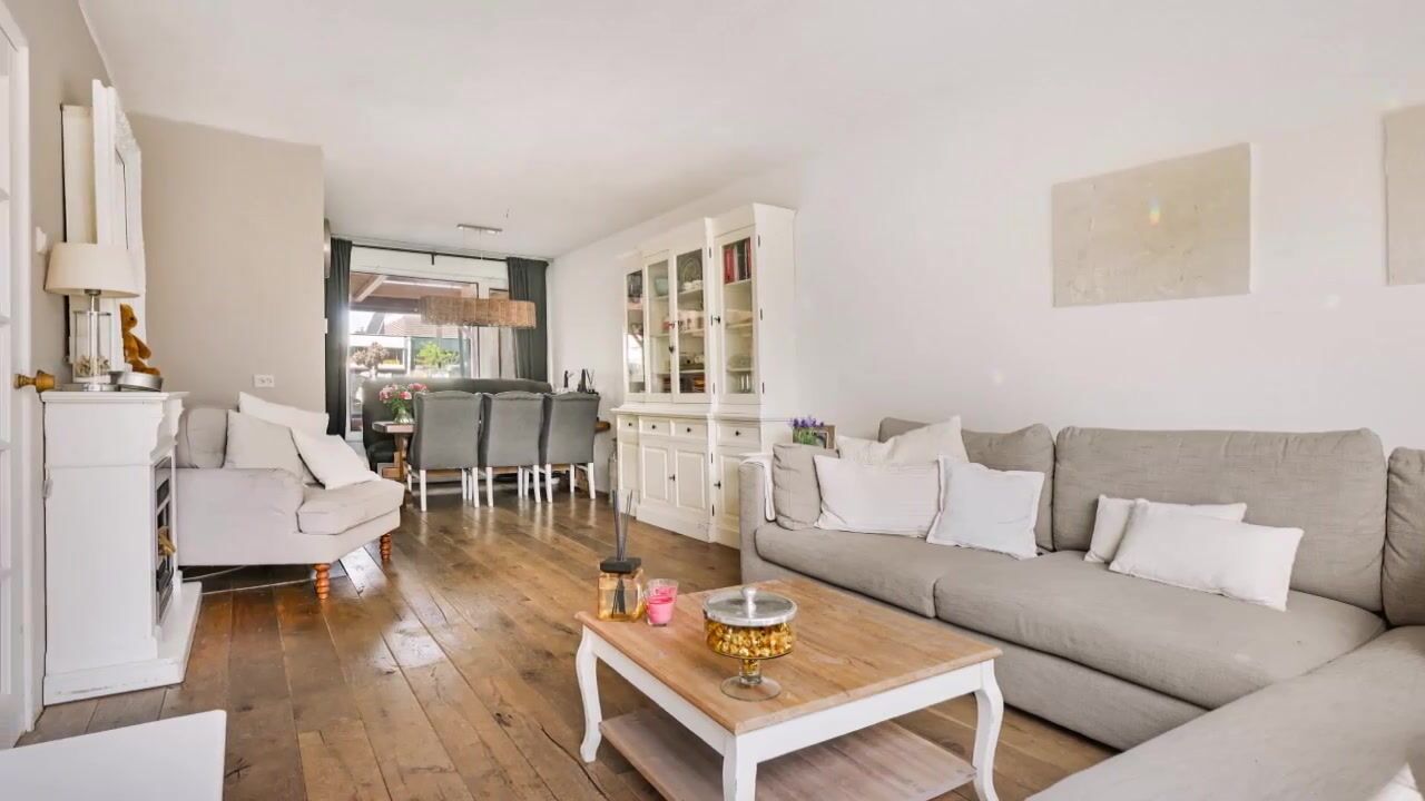 Video van Van den Berghlaan 111