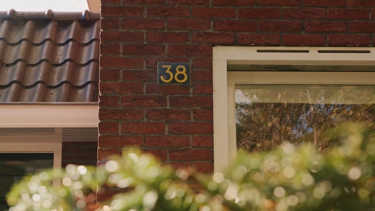 Bekijk video van van der Helstlaan 38