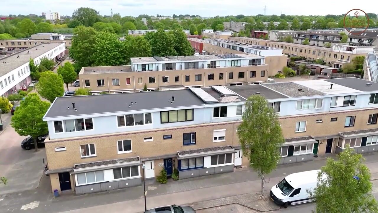 Video van Mary Zeldenrustweg 77
