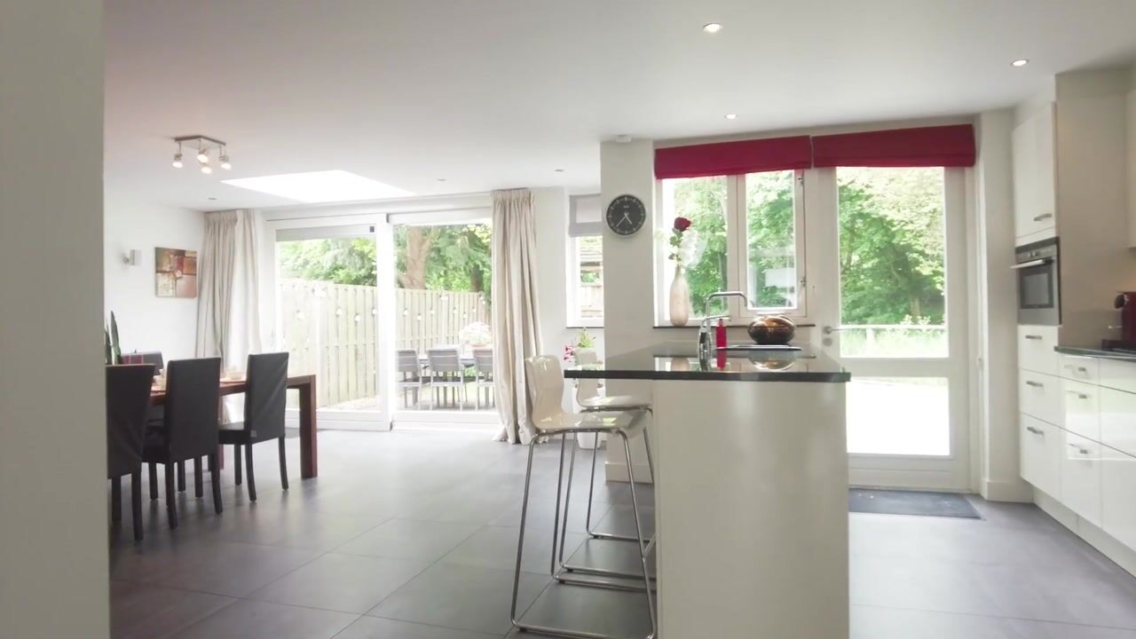 Video van Troubadour 150