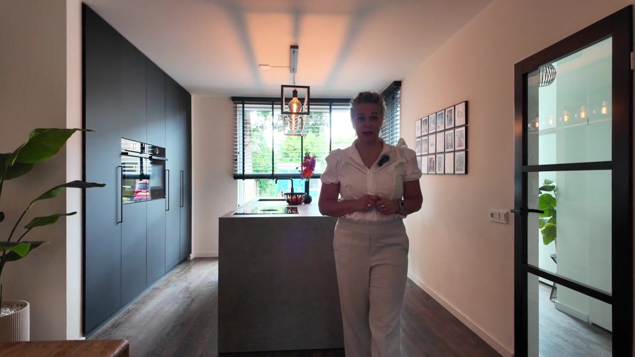 Video van Burg. Cremershof 51