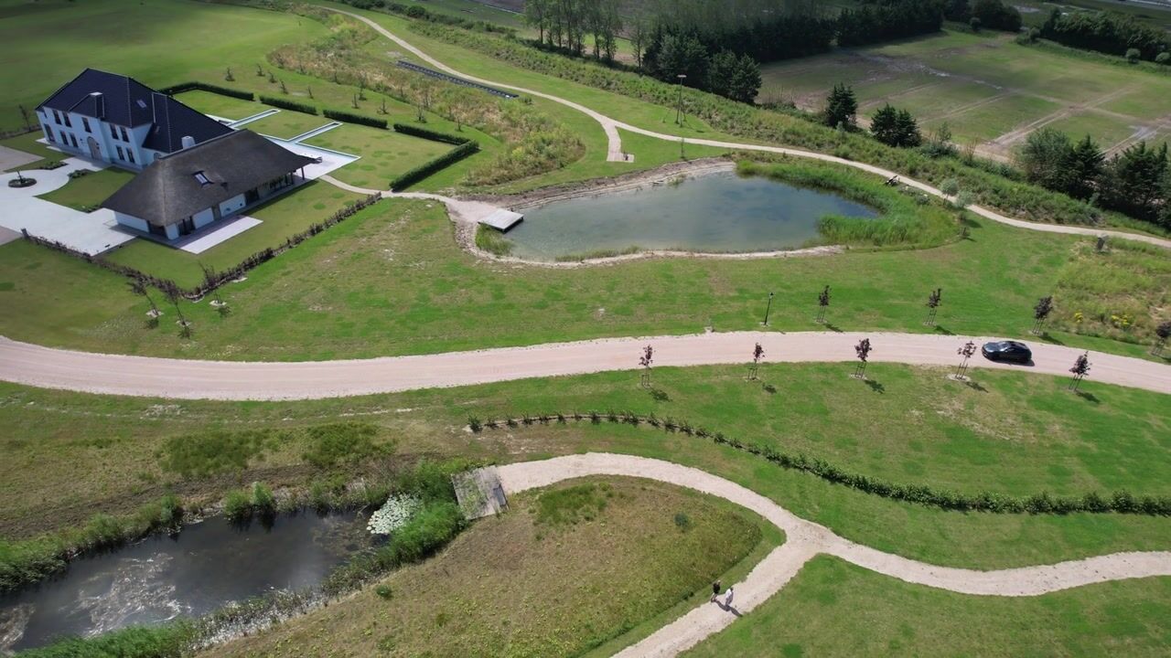 View video of Tienhonderdsedijk 4