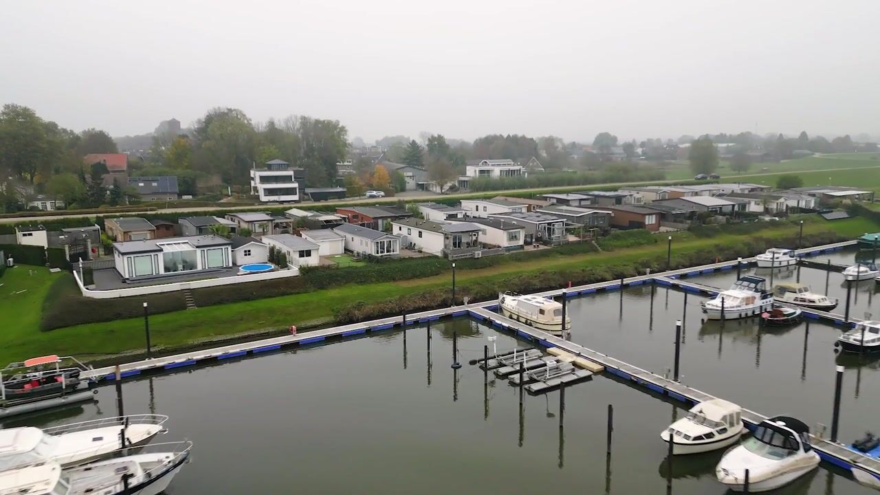 Bekijk video van Bovendijk 2-11