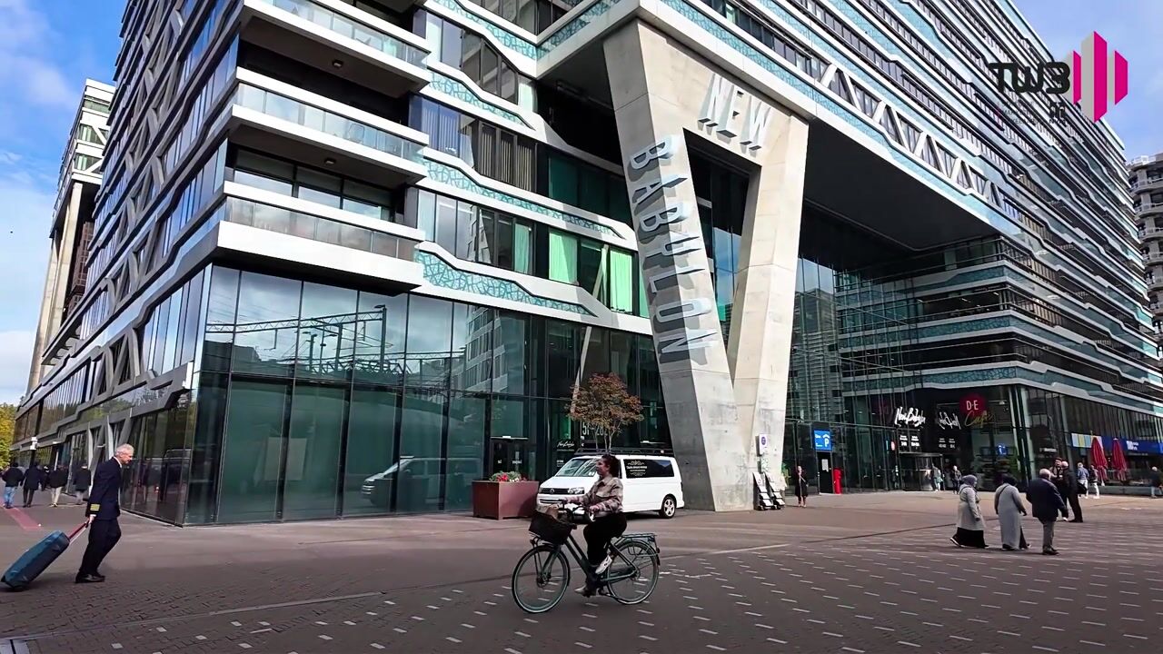 Video van Anna van Buerenplein 181