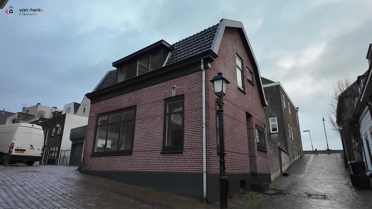 Bekijk video van Lange Stoep 2