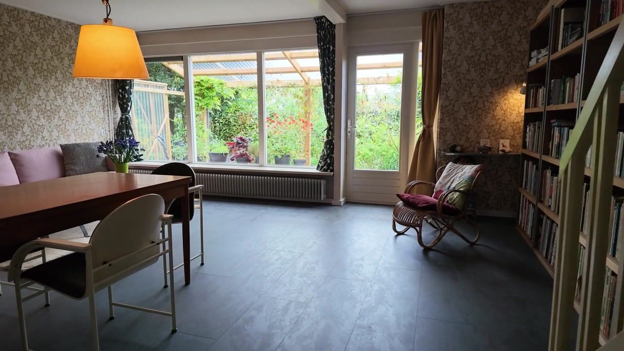 Video of Meester De Wolfplein 8